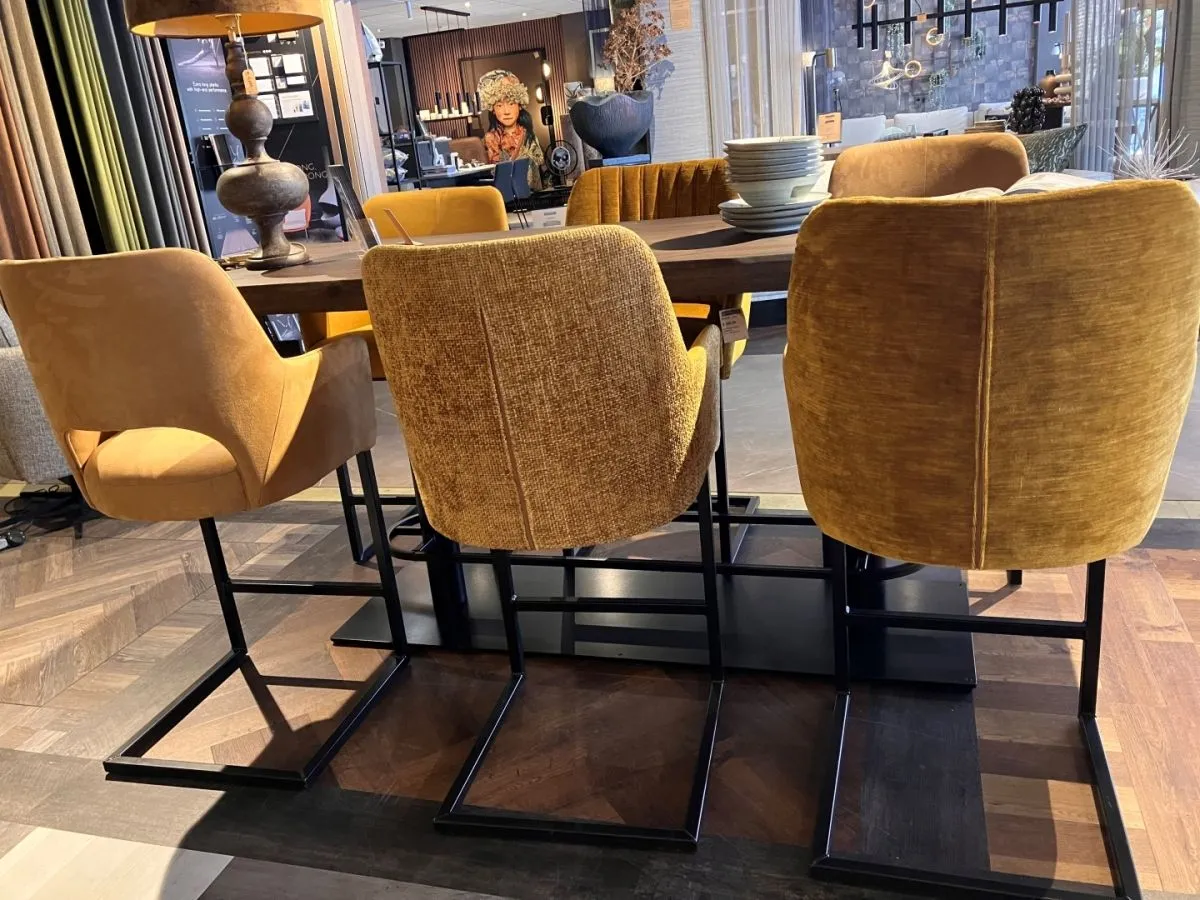 Barkrukken in onze showroom