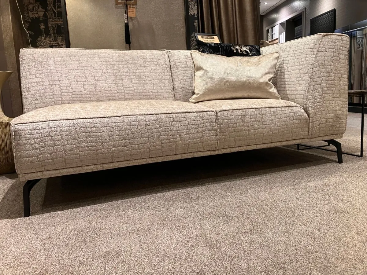 Ottoman short Touch in onze showroom