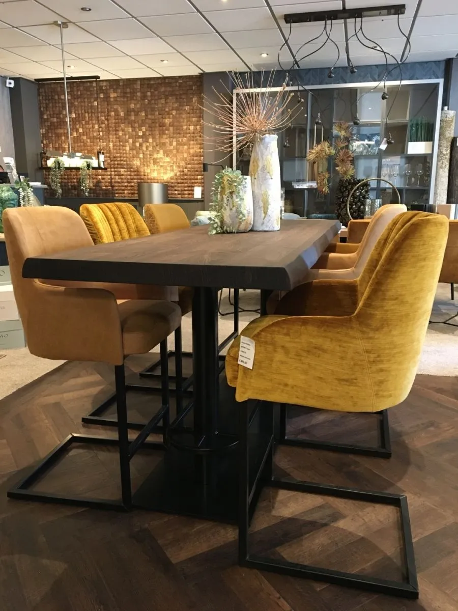 Snacktafel en barkrukken